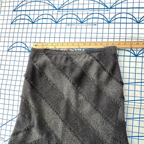 LENA GABRIELLE Black Trumpet Skirt TEXTURED  FABRIC ASYMMETRICAL STRIPES Sz 8 - Picture 3 of 7